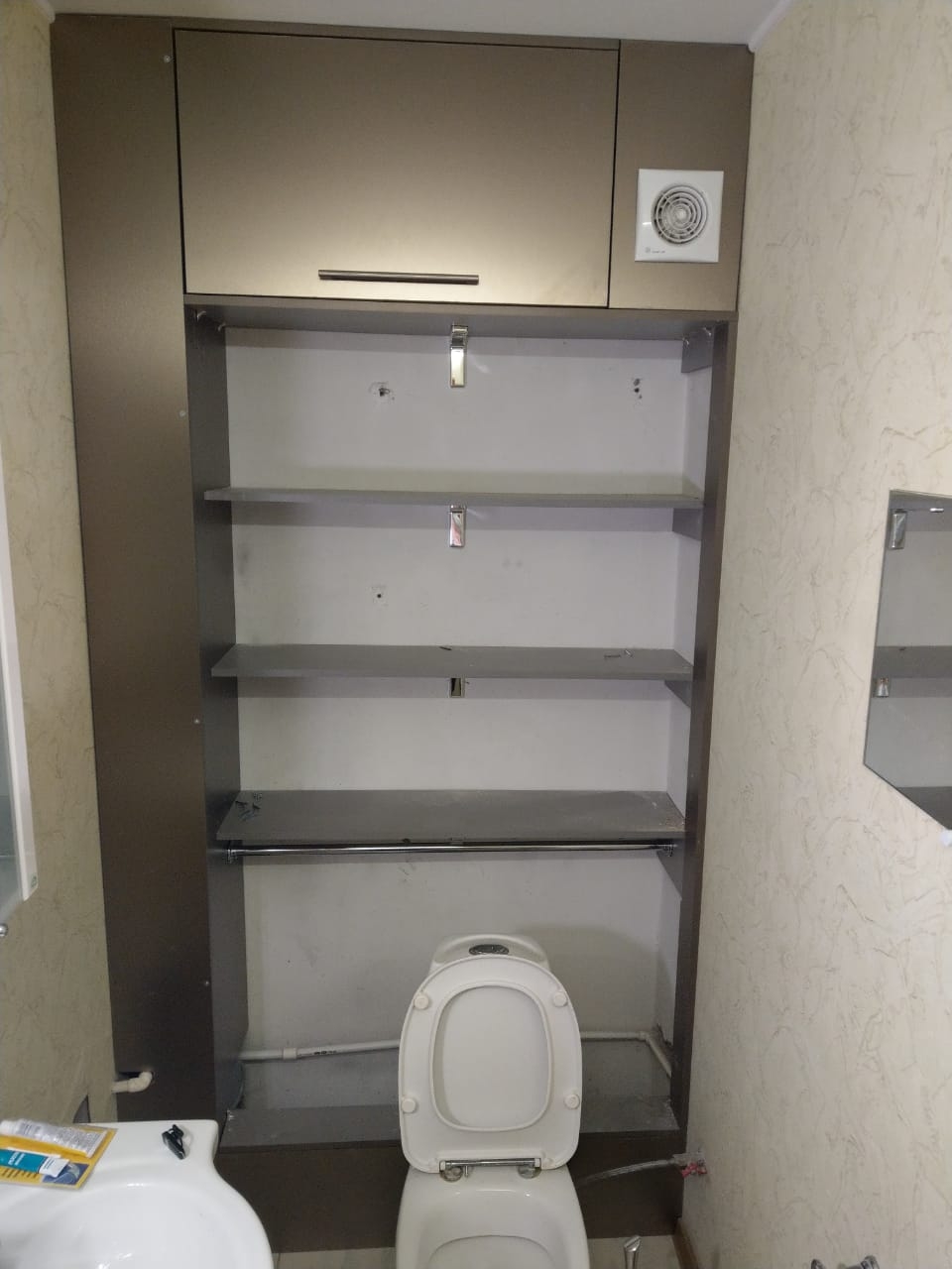 Встроенный шкаф в туалет 1